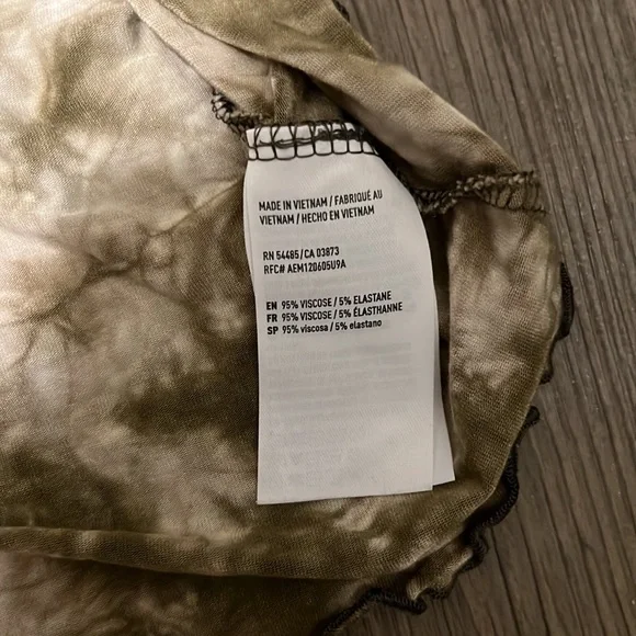 AEO Cold Shoulder Tie-dye Short Sleeve Top Like New - Picture 3 of 6